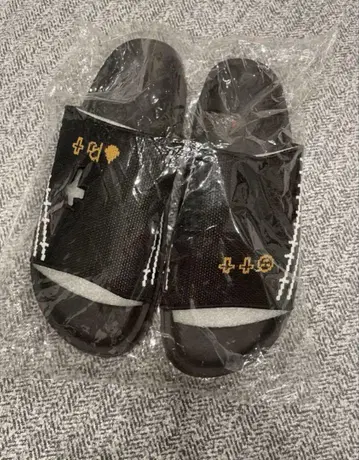 요네즈켄시 공상 샌들