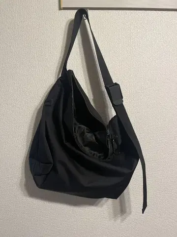 meltum 멜타무 메신저백 파손 있음