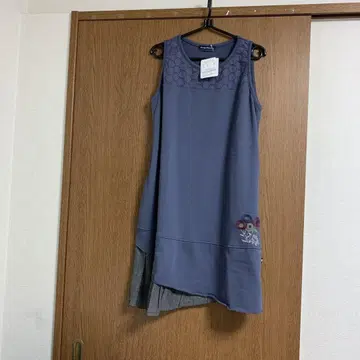 여성용 그레이 꽃무늬 자수 민소매 원피스