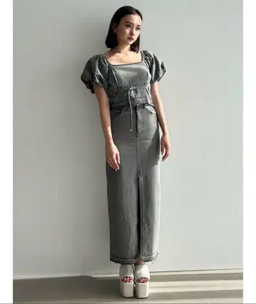 데님 오프숄더 탑 & 데님 컷오프 맥시 스커트 셋업 그레이