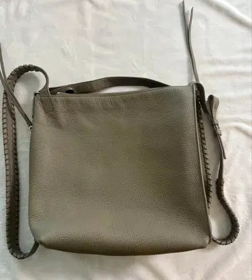 올세인츠 그레이 주얼 레더 토트백 뜨개질 스트랩