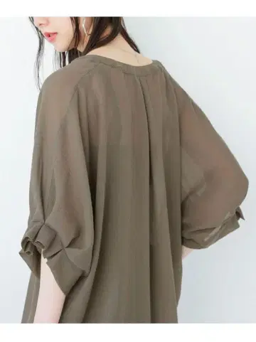 쉬폰 5부 소매 블라우스 카키