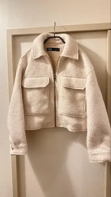 ZARA 새상품급 화이트 지퍼 자켓