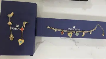 lucky goddess charms 팔찌와 귀걸이 세트