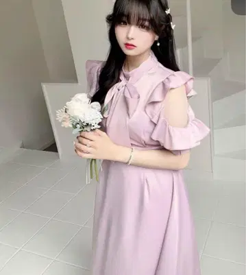 시어 숄더 프릴 소매 보타이 원피스 TITTY&CO. 티티앤코