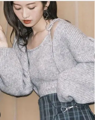 LILY BROWN 그레이 크롭 니트 벌룬 소매