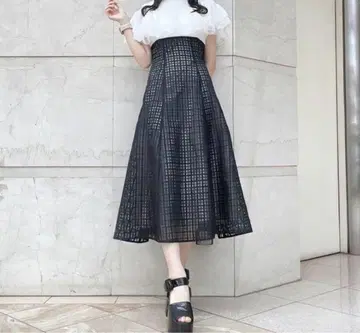 Evelyn 에블린 롱 원피스 플레어 스커트 화이트 블랙 오프숄더