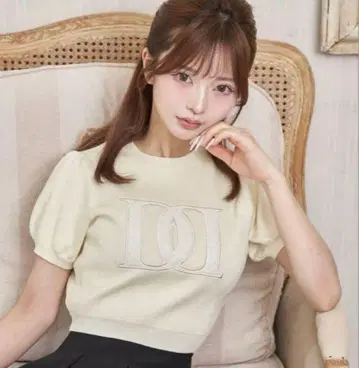 Darich 다리치 백 오픈 아플리케 니트탑 아이보리