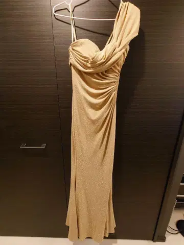 원숄더 라메 드레스