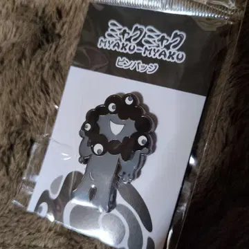 오사카 엑스포 한정판 블랙 미야쿠미야쿠 핀 배지