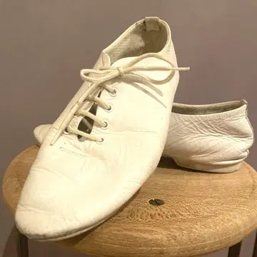 Repetto 화이트 가죽 플랫슈즈 레이스업
