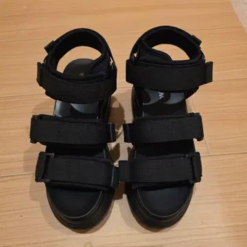블랙 스포츠 샌들 스트랩 디자인