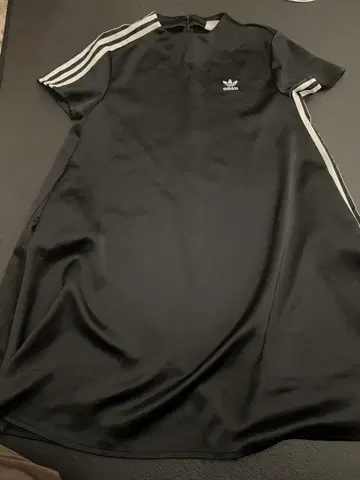adidas 반팔 무릎 기장 원피스 블랙 스트라이프