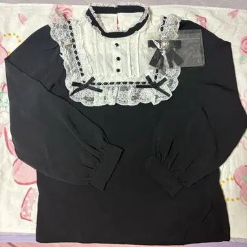 로지타 ROJITA 요크 배색 볼륨 프릴 블라우스 (블랙)