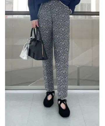 [택 포함 새상품] 미라 오웬 뒷밴딩 테이퍼드 레오파드 팬츠