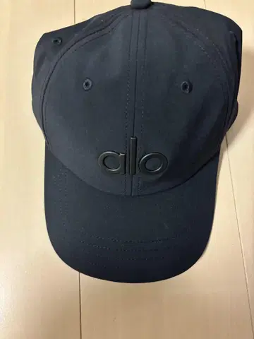 alo 블랙 캡 쇼핑백 포함