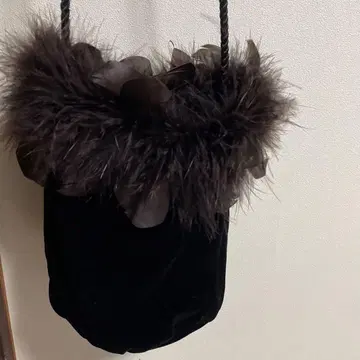 블랙 벨벳 퍼 백