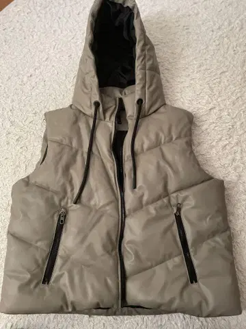 [ 새상품급 ] ZARA 자라 후드 베스트 다운 베스트 인조 가죽 베이지