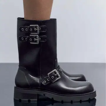ZARA 버클 플랫 라이더스 앵클부츠 블랙