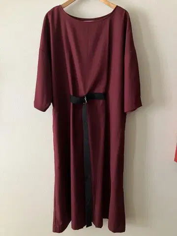 버건디 7부 소매 롱 원피스 벨트 포함