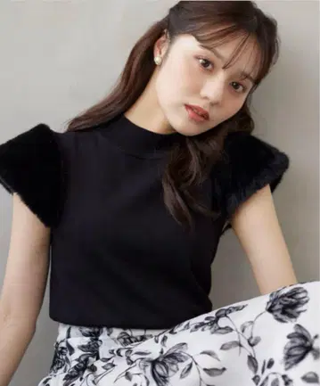 tocco closet 퍼 슬리브 절개 니트 풀오버