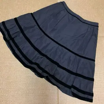폭시 블랙 플레어 스커트 실크 혼방 블랙 리본 택 있음