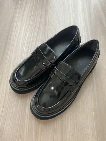 루타론 통굽 로퍼