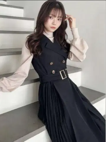 RESEXXY 슬리브리스 사이드 플리츠 원피스 리젝시