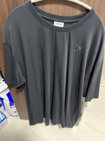 짐샥 블랙 티셔츠