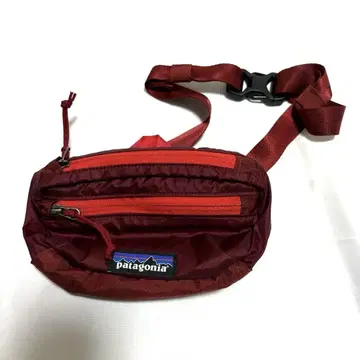 Patagonia 버건디 울트라 라이트 블랙홀 힙백