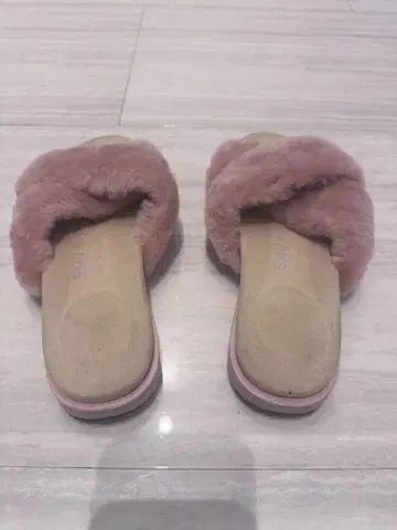 EMU 에뮤 핑크 퍼 샌들