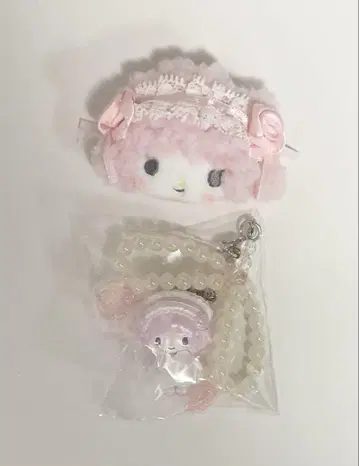 피아노 화이트 프릴 디자인