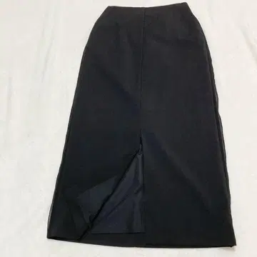 새상품급 루니 프론트 슬릿 스커트 블랙 사이드 프릴