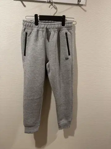 미사용 새상품 뉴에라 그레이 맨투맨 조거 팬츠 M 사이즈
