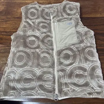 뉴발란스 베이지 퍼 베스트