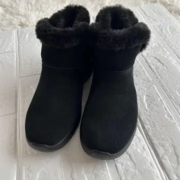 새상품 스케쳐스 아치핏 스웨이드 부츠 25cm