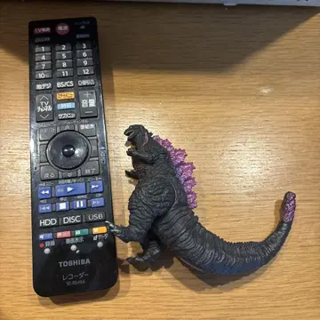 고질라 피규어 블랙과 보라색