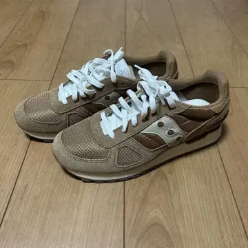 Saucony 베이지 스니커즈