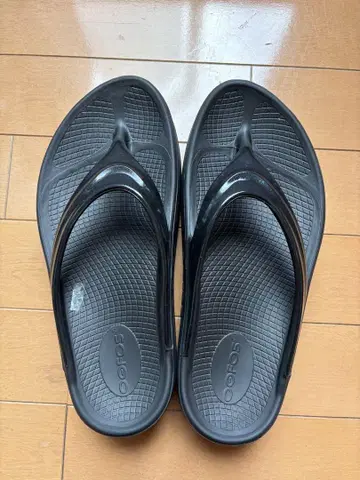 oofos 블랙 플립플랍 샌들 25cm 통굽