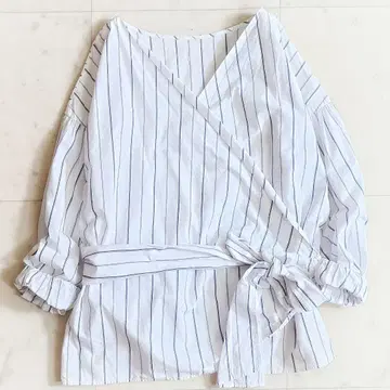 새상품급 어반 리서치 도어스 코튼 스트라이프 카슈쿨 블라우스 화이트