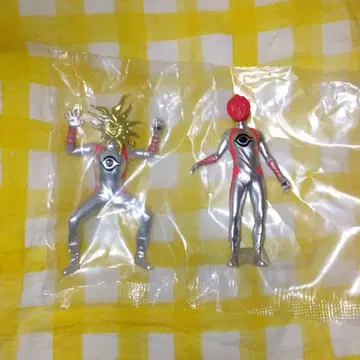 타로맨 가챠가챠 두 개