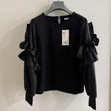 미사용 새상품 프릴 슬리브 긴팔 상의 M 블랙