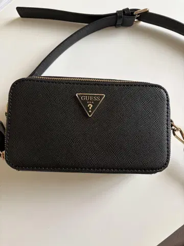 GUESS 블랙 숄더백