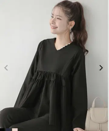 fitmore V넥 펄 개더 플레어 상의