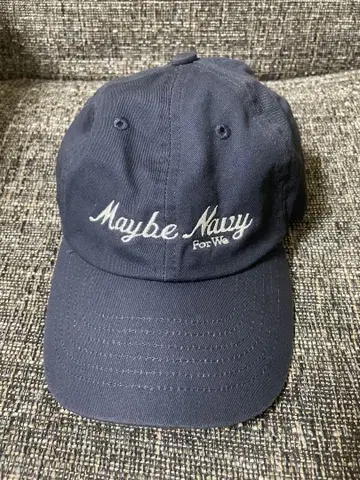 Maybe Navy 자수 야구 모자