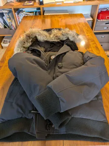 CANADA GOOSE 네이비 컬러 다운 자켓 M 사이즈