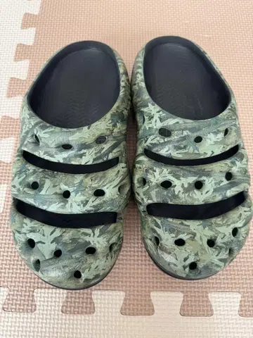 KEEN 카모플라쥬 샌들 26cm