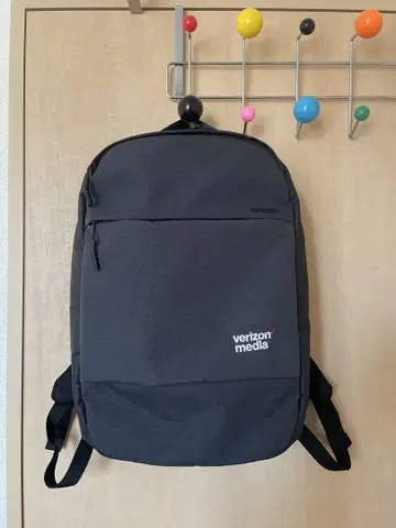 incase 백팩 (verizon media)