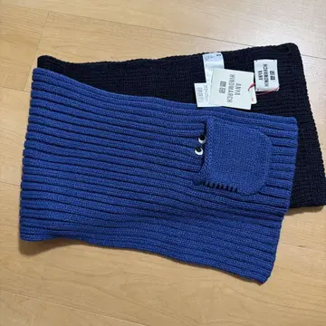 ANYA HINDMARCH 리브 머플러 블랙/네이비