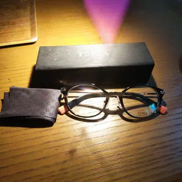 FURLA 라운드형 안경 블랙 핑크